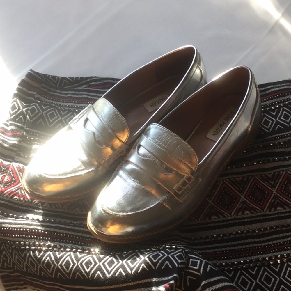 Steve Madden penny loafer cyylo metallic like New
